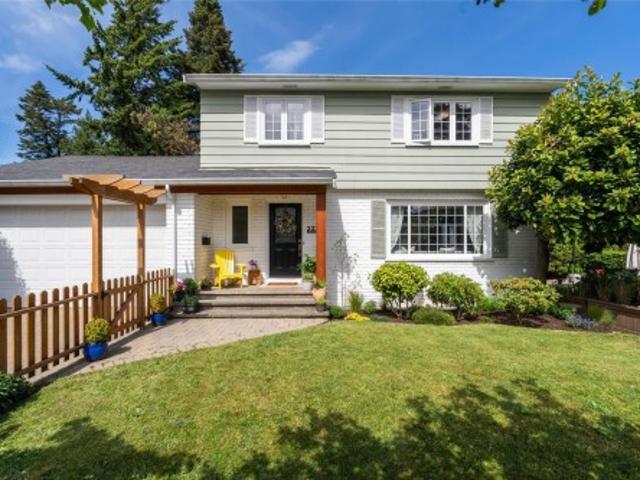 2320 Hollyhill Pl, Saanich, BC, V8N 1T9 house for sale | Listing ID 1041 | Royal LePage