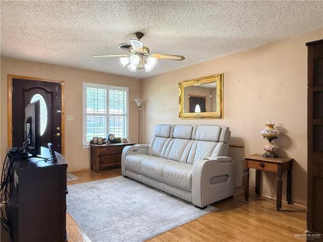 2320 W Palm Circle