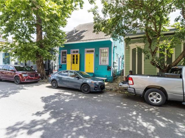 2322 Burgundy Street