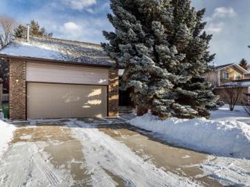 Gariepy, Edmonton, Alberta - Garden, Parking