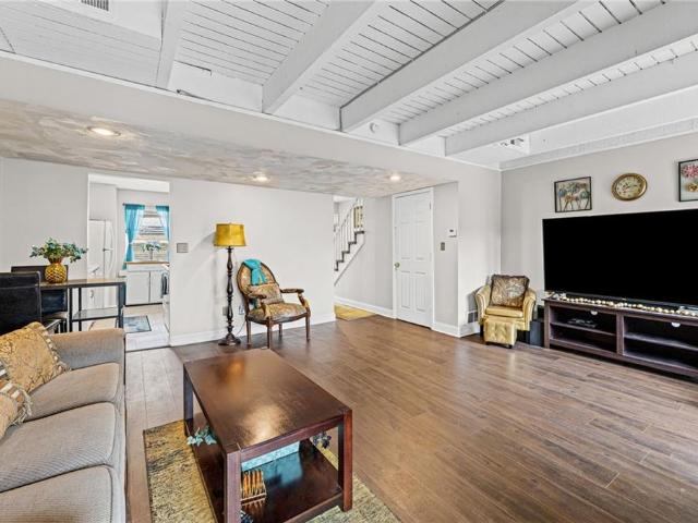232 NE Bayview Drive