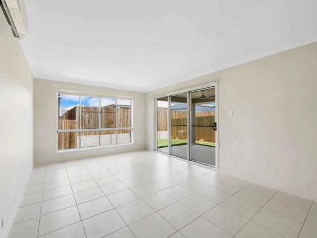 2/32 Radcliffe Crescent