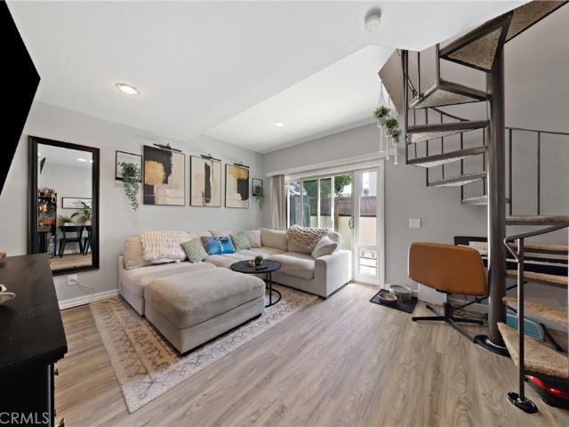 23345 La Crescenta