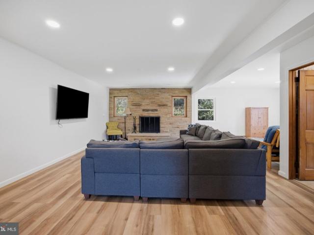 23364 Garrett Highway