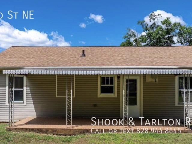 2336 32nd St NE, 3 beds, 1 full bath