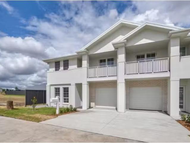 2/338 Robert Road, Lochinvar Townhouse for rent Listed by Kar.