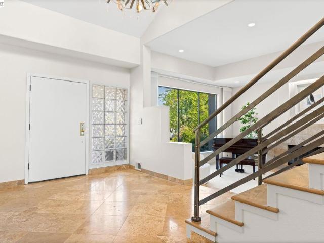 2338 Victoria Ct