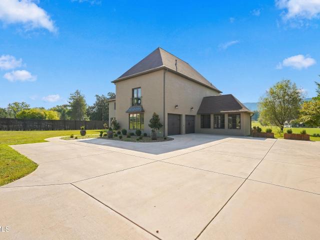 2333 Pendragon Road