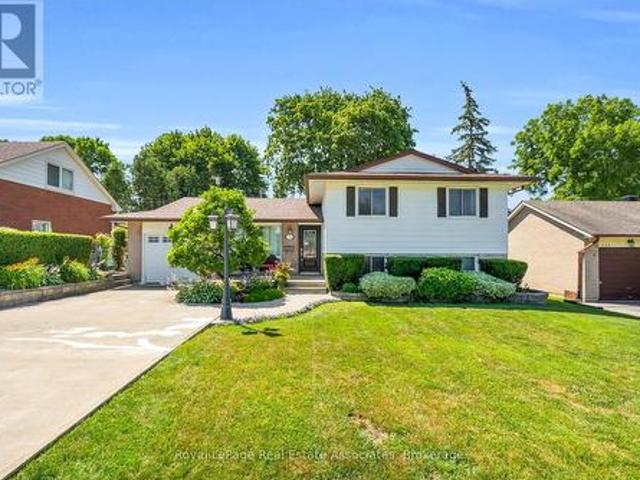 233 Elmore Drive, Halton Hills, ON, L7J 1T8 house for sale | Listing ID W13602 | Royal LePage