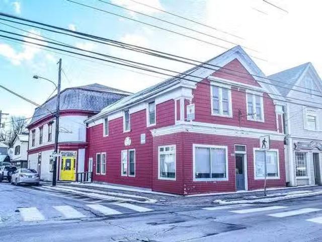 233 Main Street, Liverpool, NS, B0T 1K0 commercial for sale.