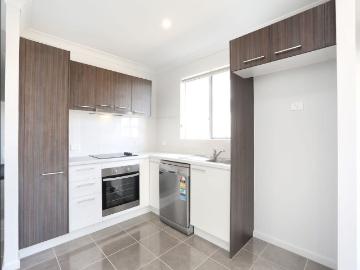 2/33 Venice Crescent