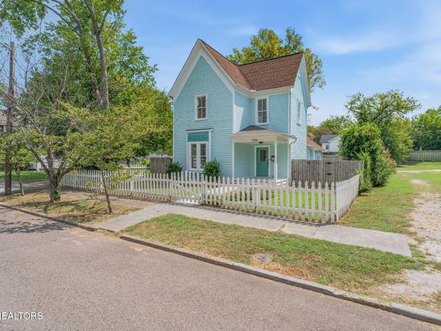 2346 Woodbine Ave