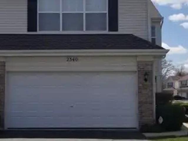 2340 Stoughton Cir, 2 beds, 3 full baths