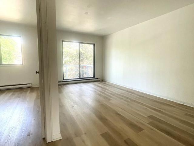 2342 Rue Modugno, Montréal Saint Laurent, QC H4R