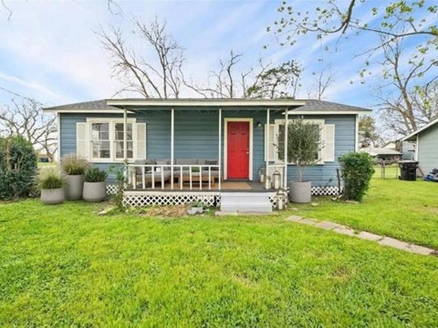 234 E Texas St, Brazoria, TX 77422