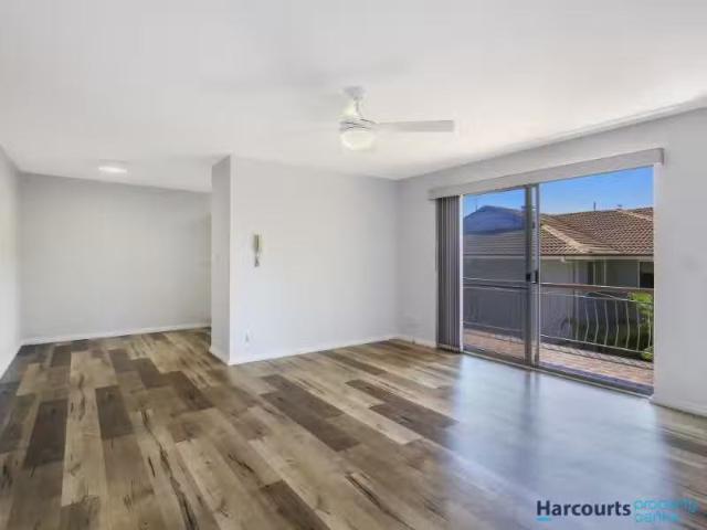 2/34 Miles Street, HAWTHORNE Apartment for rent Listed by Bai.