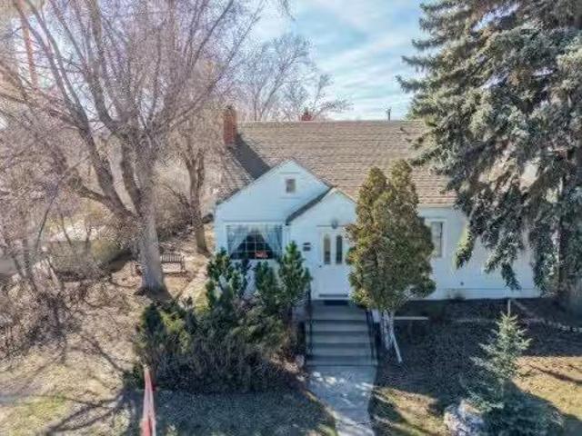 235 2 Street West, Drumheller, AB, T0J 0Y3 house for sale L.