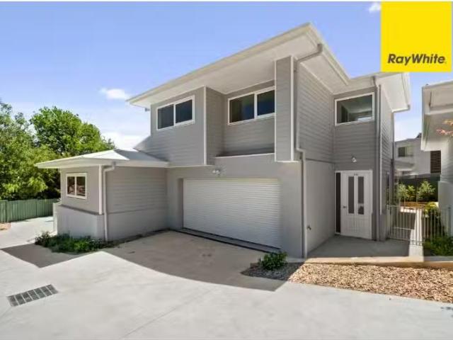 2/35 Ainsworth Street, MAWSON Townhouse for rent Listed by Ad.