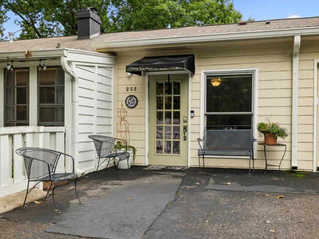 235 Boxwood Dr
