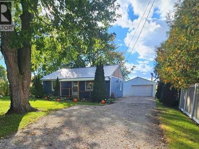 235 Eureka Street, Petrolia, ON, N0N 1R0 house for sale | Listing ID 26024 | Royal LePage