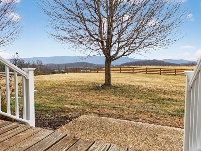 235 Howardsville Rd, Staunton, VA 24401 | MLS #673372