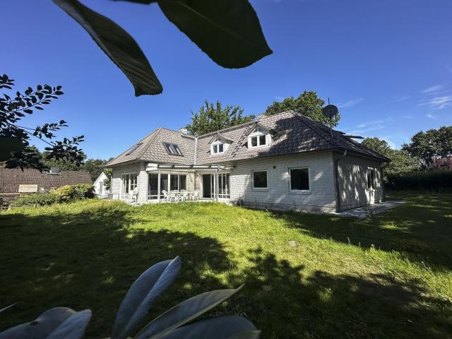 235 m² Wohnen auf 1.425 m² Grundstück | offene Galerie, Kamin & Hamburg Nähe