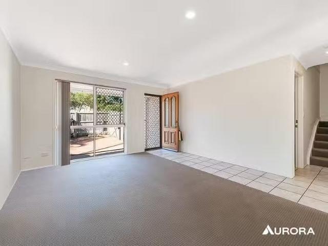 2/35 Noela Street, Coorparoo Townhouse for rent Listed by Sea.