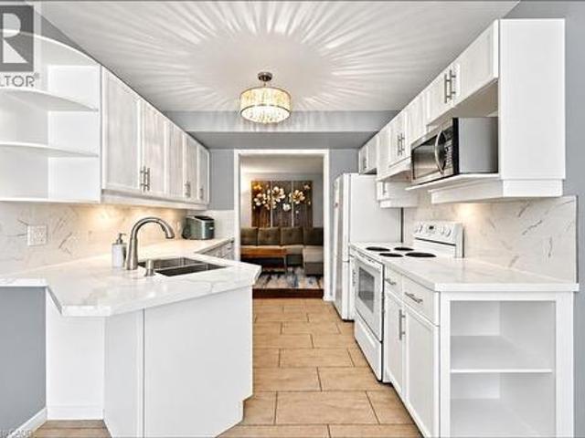 235 Saginaw Parkway Unit# 18, Galt, ON, N1T 1X4 townhouse for sale | Listing ID 40862 | Royal LePage