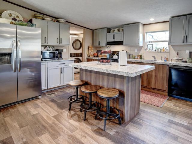 235 Pinehill Dr
