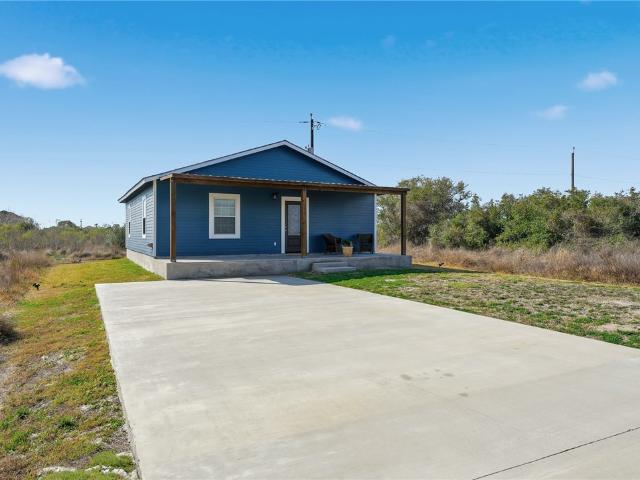 235 W Club Oak Ln, Rockport, TX 78382 | MLS #471929