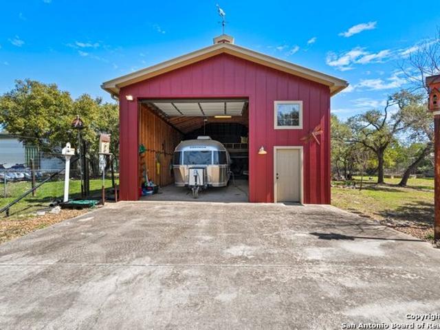 2365 Lakeshore Dr