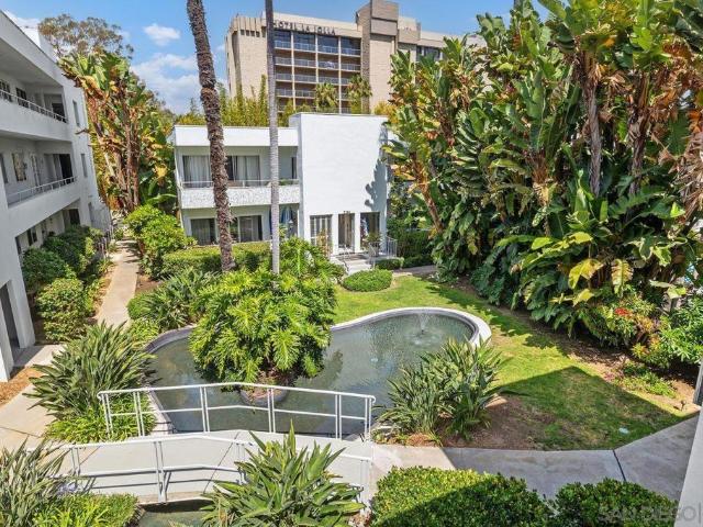 2368 Torrey Pines Road 66