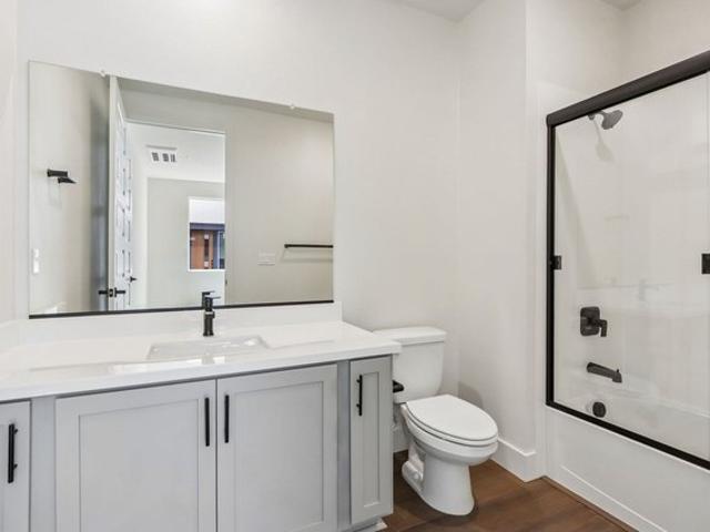 2360 Stanford St, Alameda, CA 94501