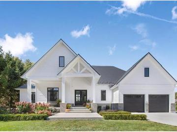 House for sale in Essex, Ontario - Garden