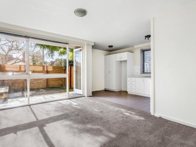 2/36 Aberdeen Road, Prahran