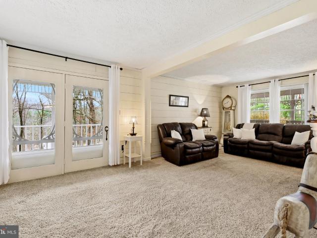 236 Kump Dr, Gore, VA 22637 | MLS #VAFV2038