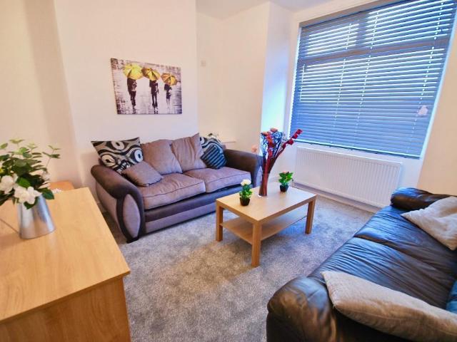 236 Moseley Road, Manchester, M14 6PQ, United Kingdom | 4 bed townhouse for rent #38782619 | Rentberry