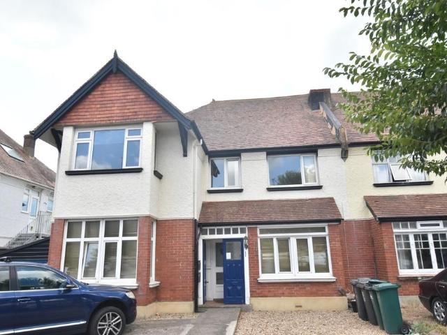 236 New Church Road, Hove, East. 3 bed flat to rent £1,850 pcm £427 pw