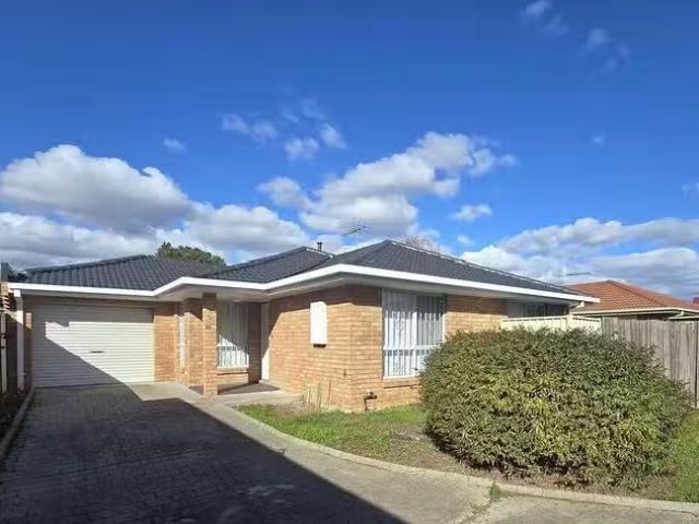 2/36 Somerset Drive, Sunshine North, VIC 3020
