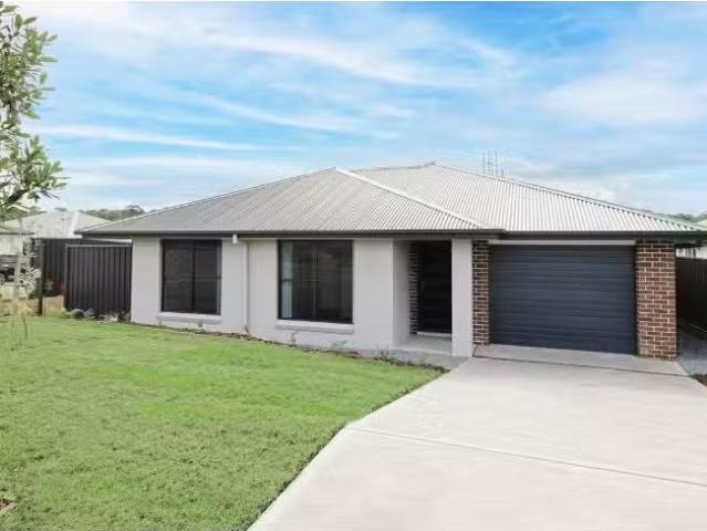 2/36 Sandridge St, Thornton House for rent Listed by Apryl Ba.