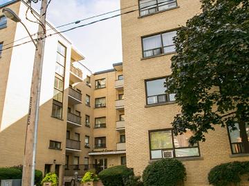 Humewood-cedarvale, Toronto, Ontario - Parking