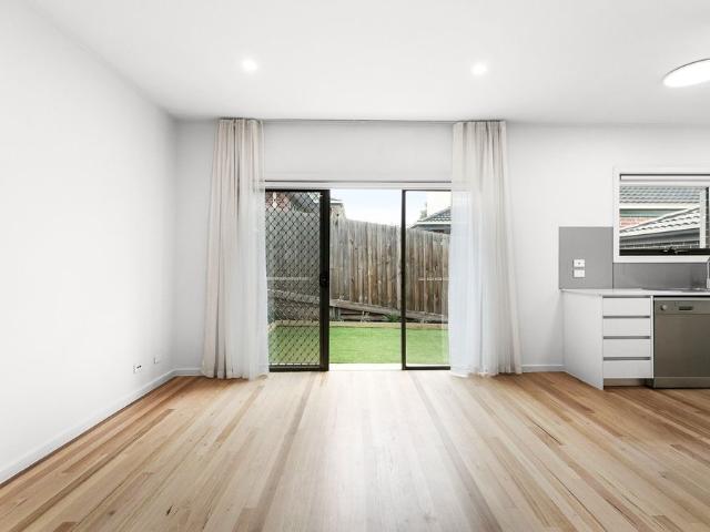 2/36 Xavier Street, Oak Park VIC 3046