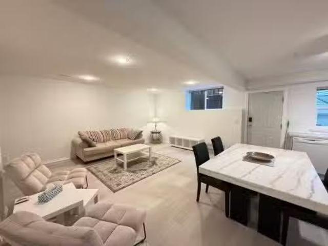 23797 105 Avenue, Maple Ridge, BC, V2W 1E1 house for lease.