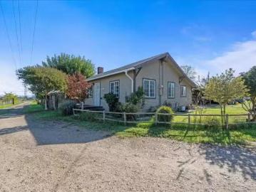 23707 N GRAHAM RD, ACAMPO, CA 95220