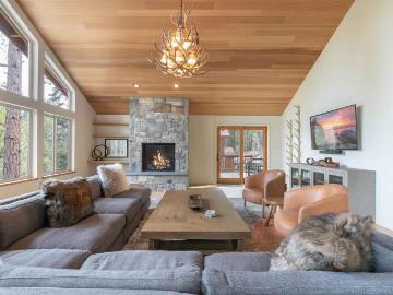 237 Basque Dr, Unit 2, Truckee, CA 96161 | MLS #20242