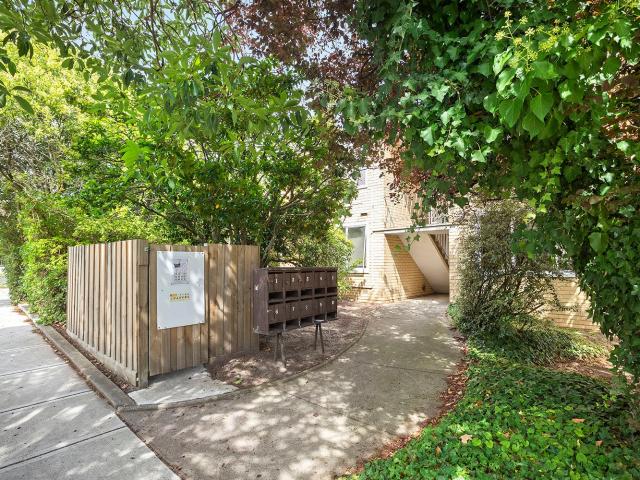 2/37 Weeroona Road, Murrumbeena