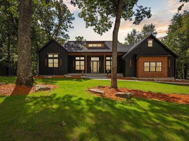 23861 Almy Rd, Howard City, MI 49329