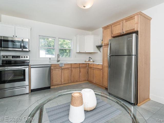 2388 W Auburn Road