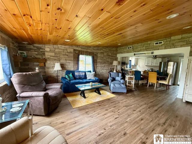 2389 Lakeside Drive
