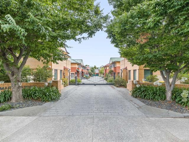 23/8 10 Martin Street, Thornbury